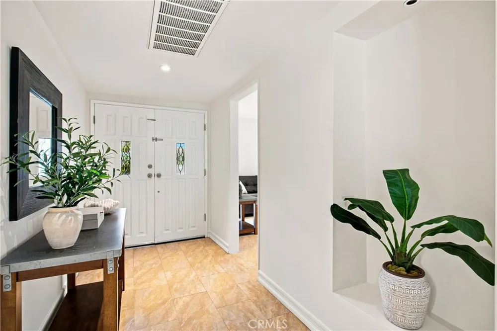 5777 Valerie Avenue Woodland Hills, CA 91367