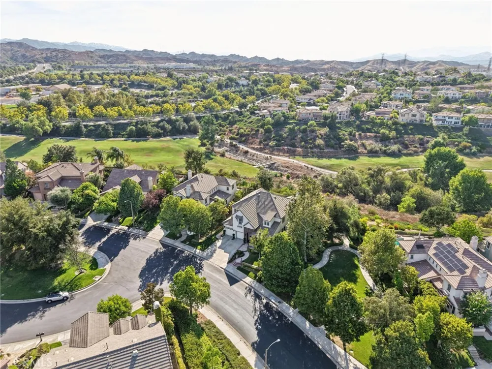 26855 Pine Cliff Place Valencia, CA 91381