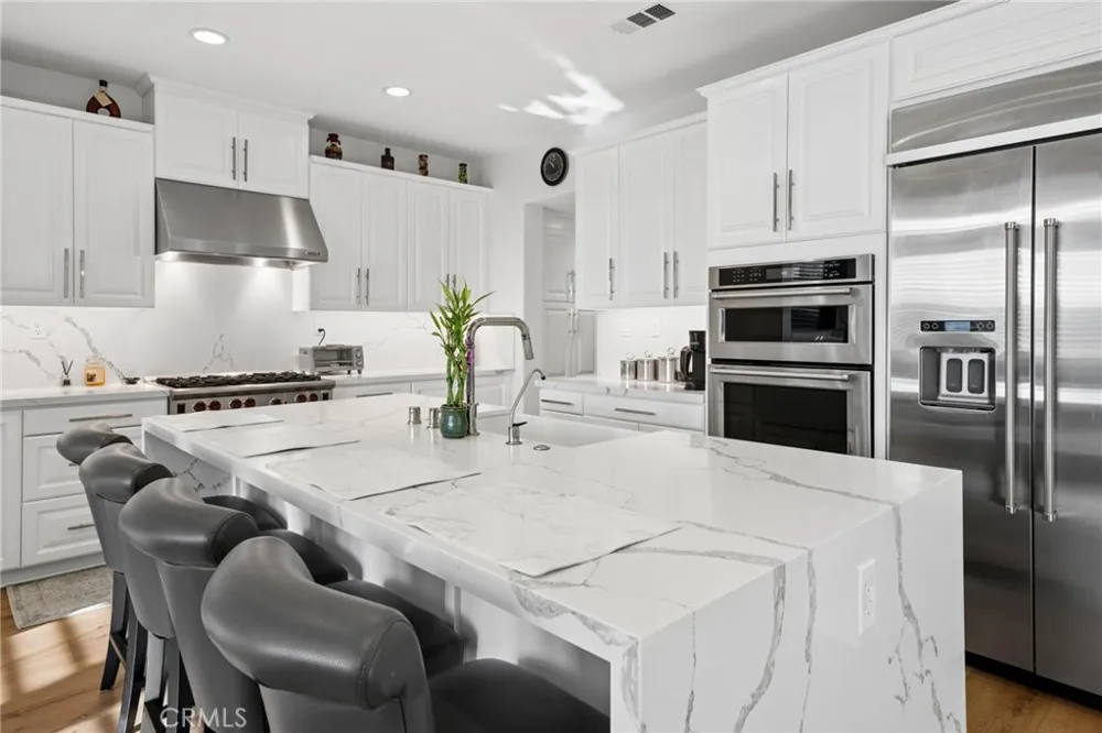 26855 Pine Cliff Place Valencia, CA 91381