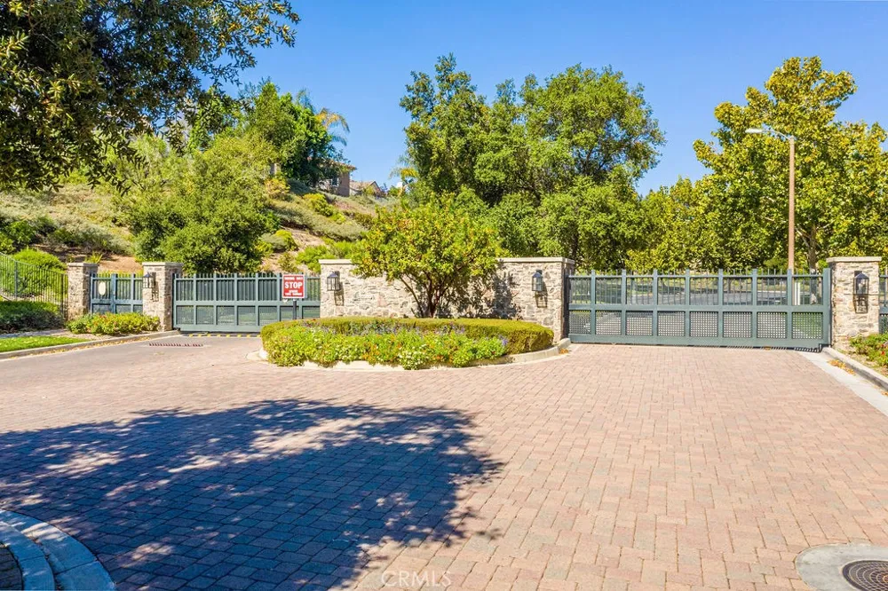 26855 Pine Cliff Place Valencia, CA 91381