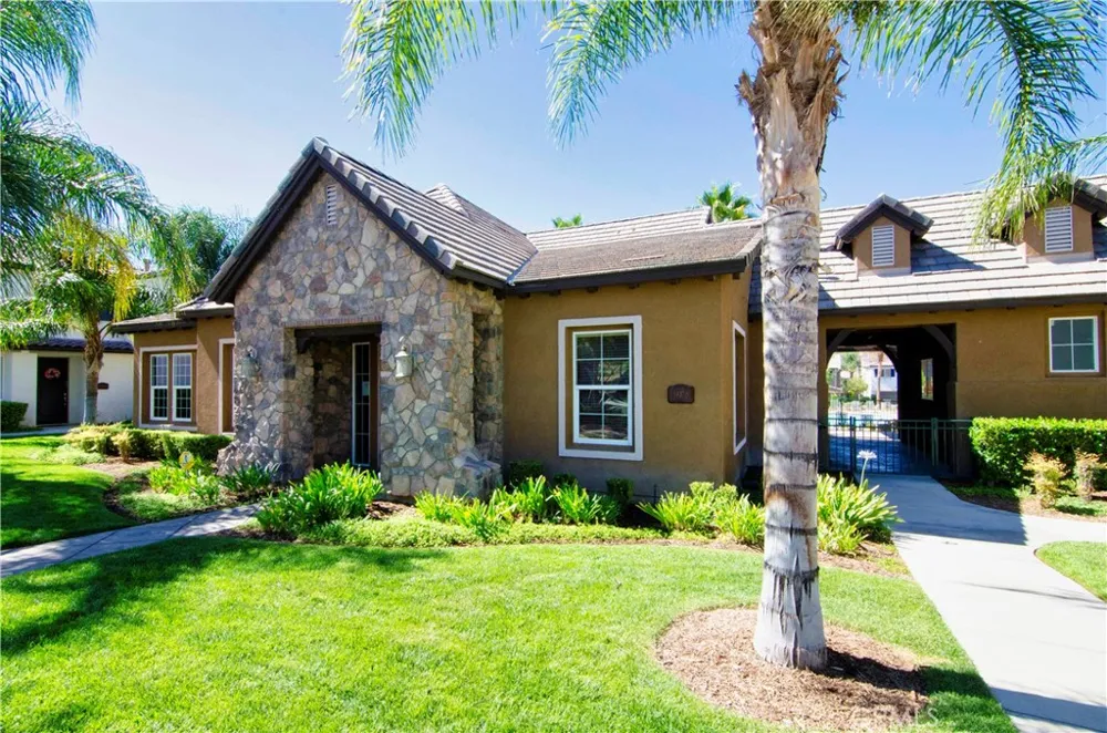28453 Casselman Lane Saugus, CA 91350
