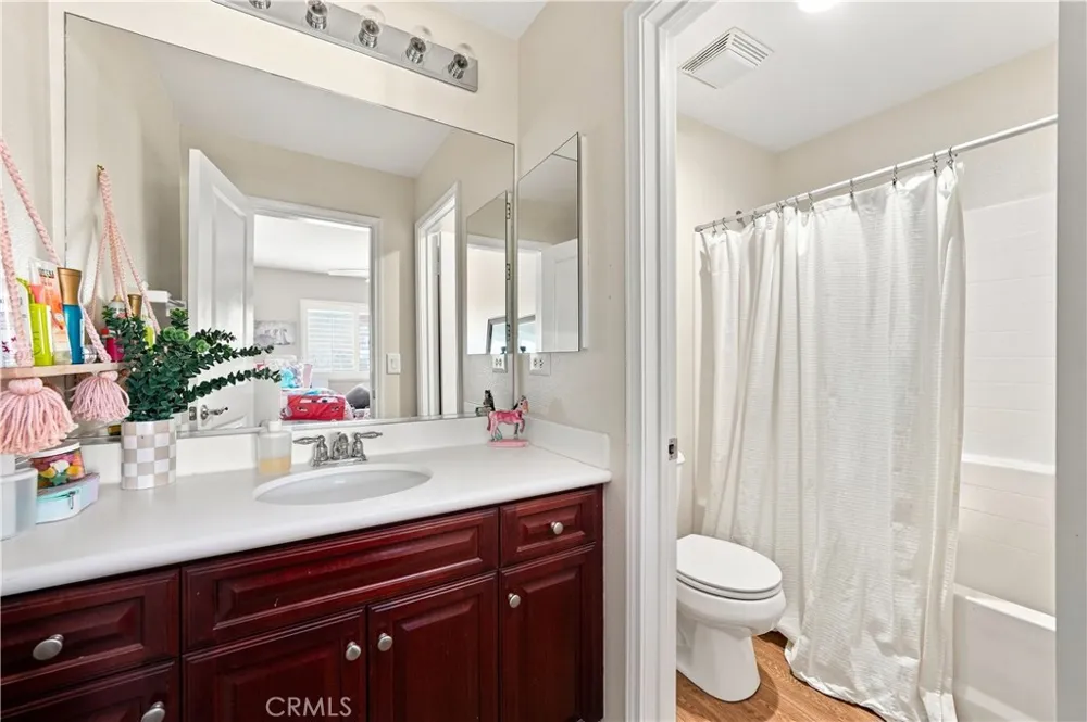 28453 Casselman Lane Saugus, CA 91350