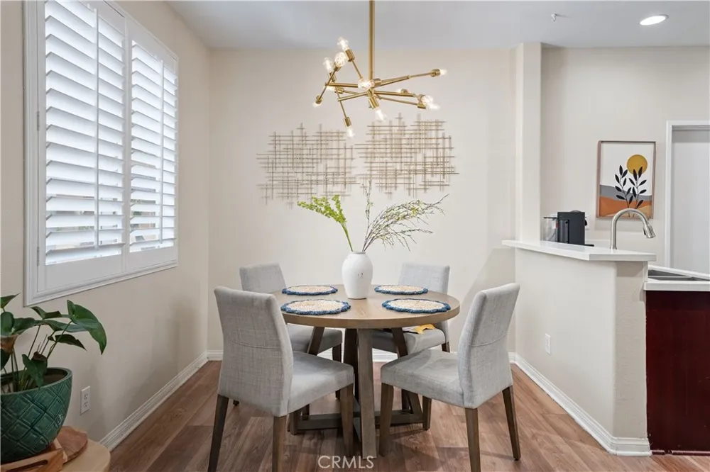 28453 Casselman Lane Saugus, CA 91350