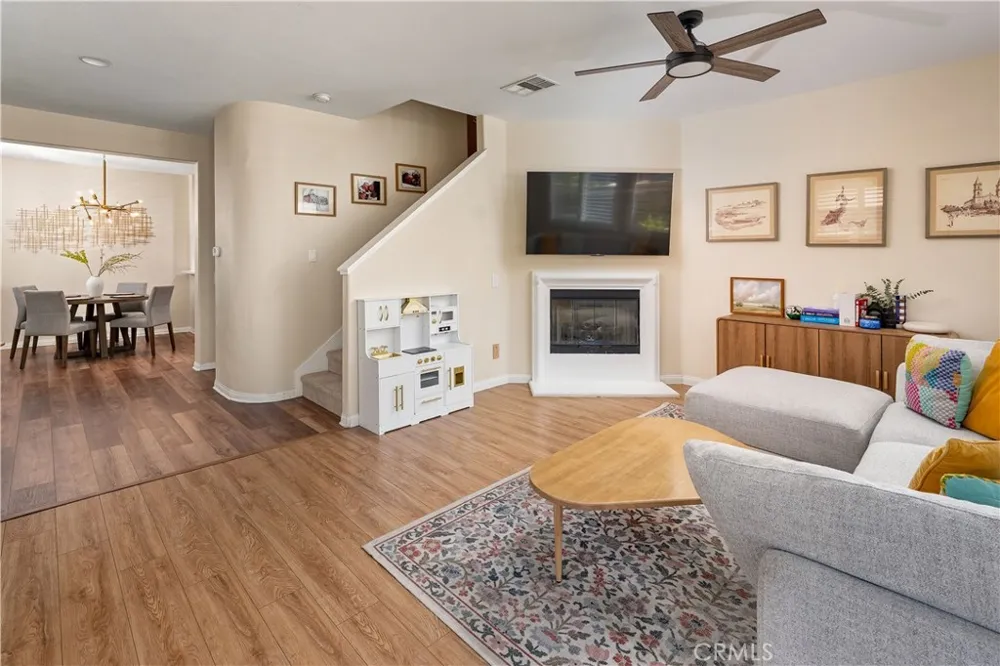 28453 Casselman Lane Saugus, CA 91350