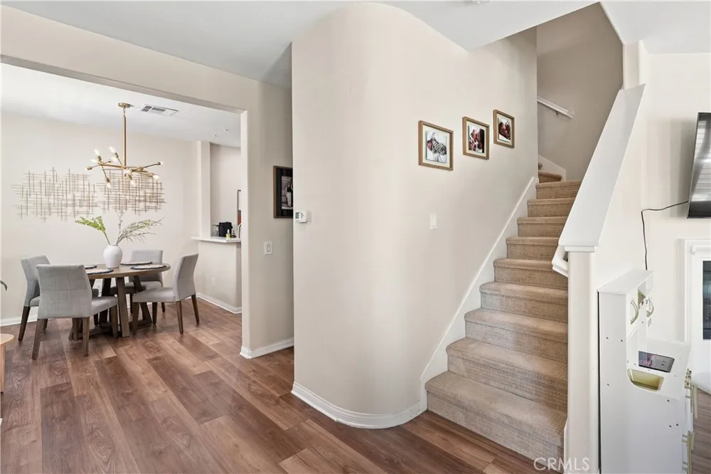 28453 Casselman Lane Saugus, CA 91350