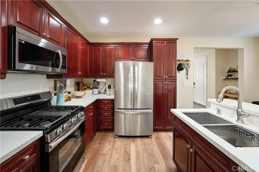 28453 Casselman Lane Saugus, CA 91350