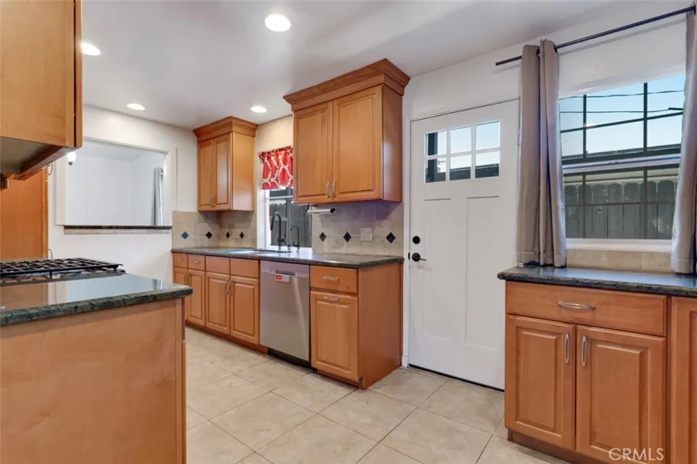 18027 Hatton Street Reseda, CA 91335