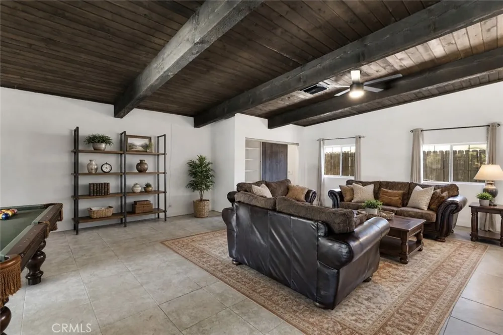 18027 Hatton Street Reseda, CA 91335