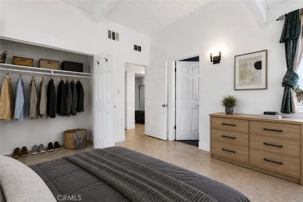 18027 Hatton Street Reseda, CA 91335