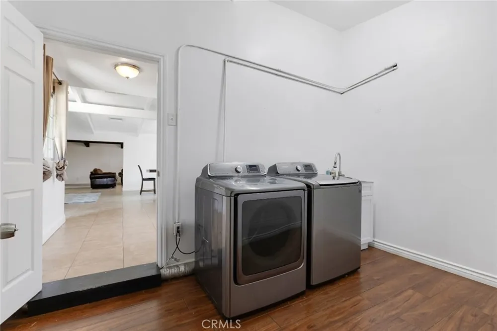 18027 Hatton Street Reseda, CA 91335