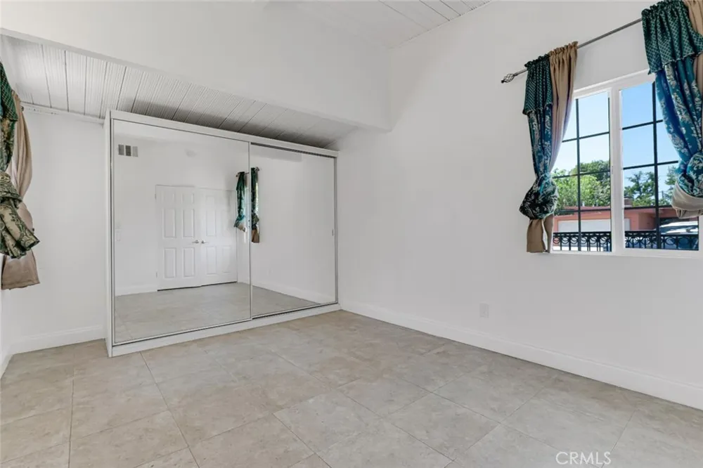 18027 Hatton Street Reseda, CA 91335