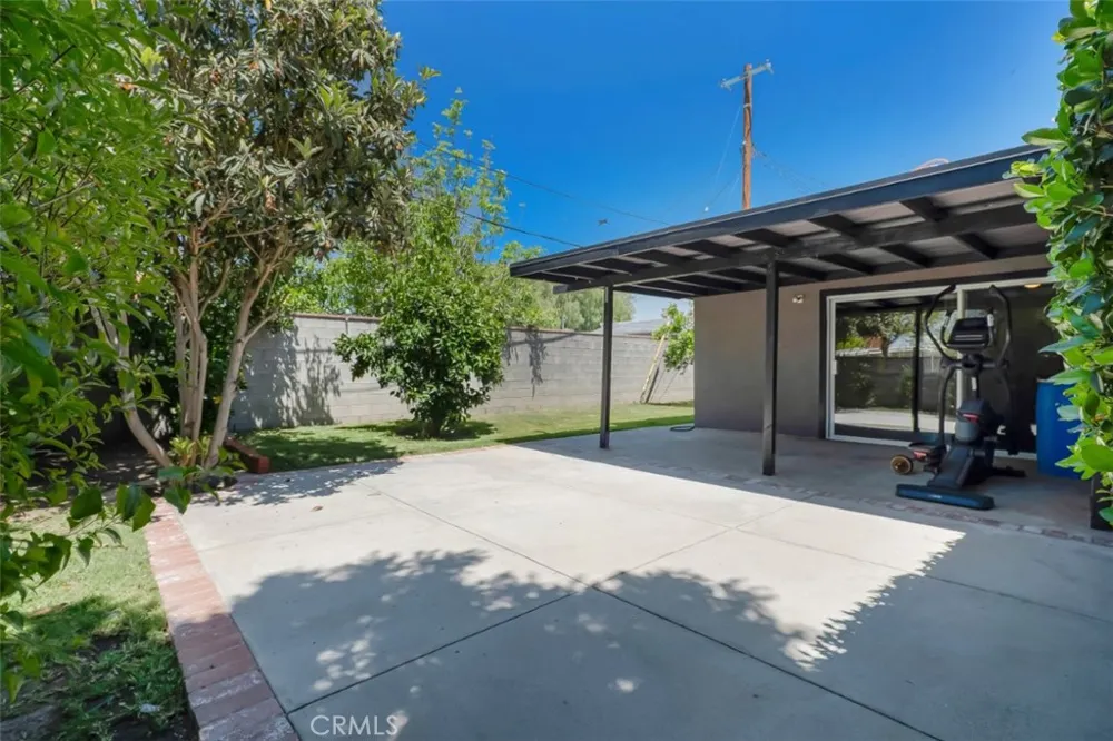 18027 Hatton Street Reseda, CA 91335