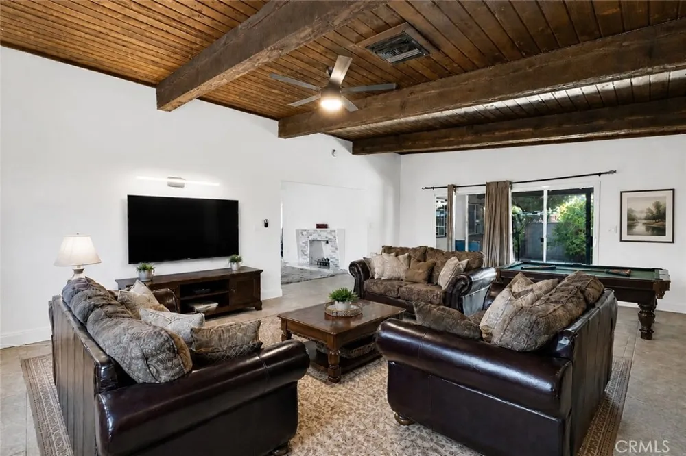 18027 Hatton Street Reseda, CA 91335