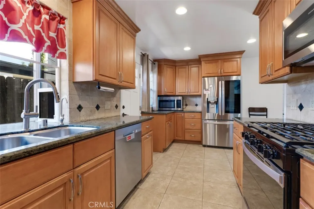 18027 Hatton Street Reseda, CA 91335