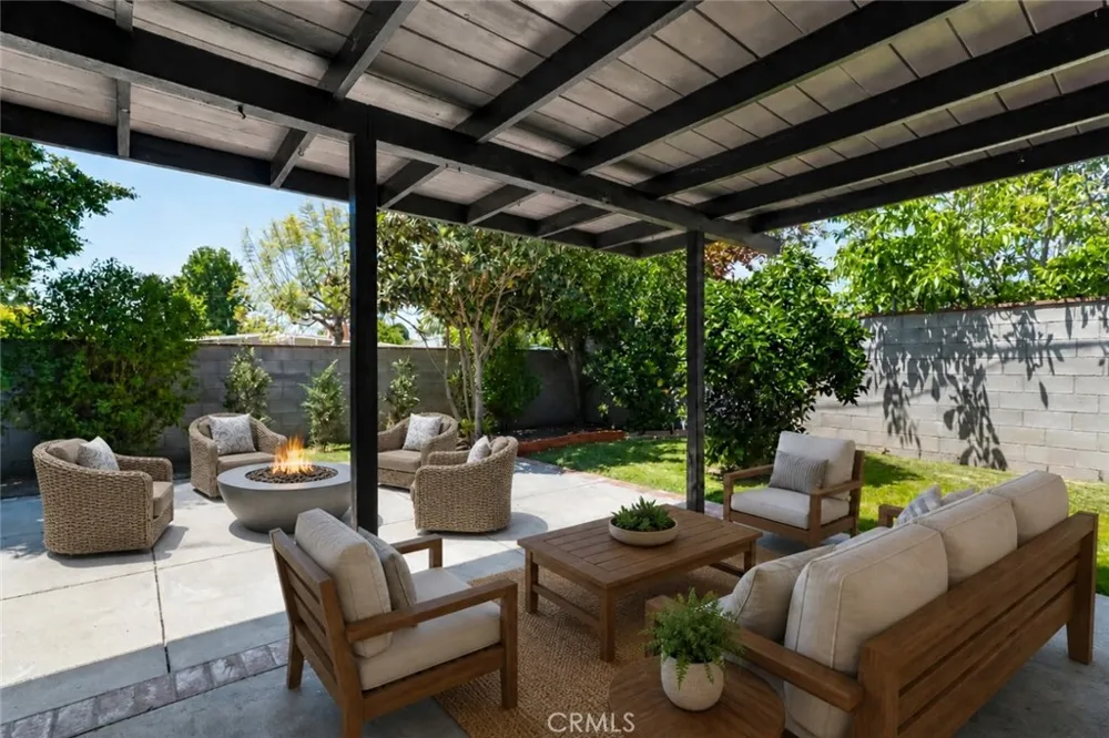 18027 Hatton Street Reseda, CA 91335