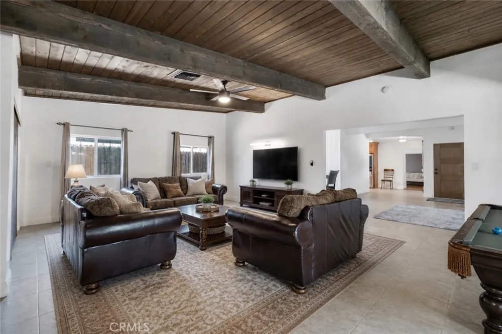 18027 Hatton Street Reseda, CA 91335