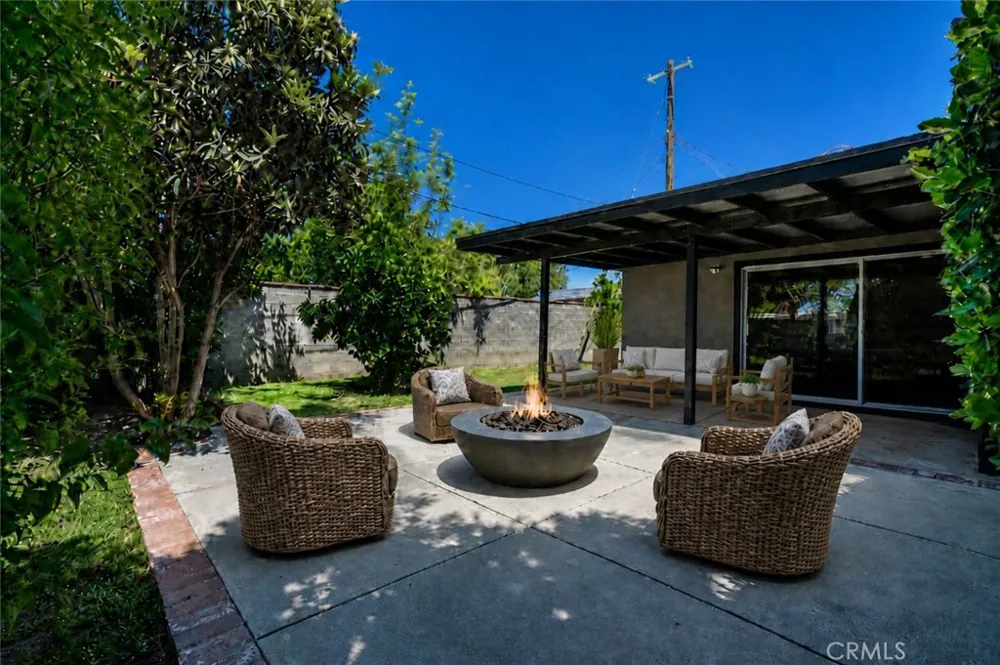 18027 Hatton Street Reseda, CA 91335