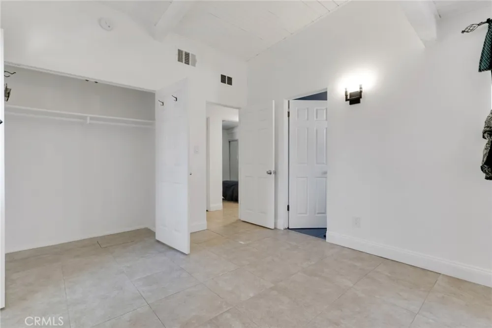 18027 Hatton Street Reseda, CA 91335
