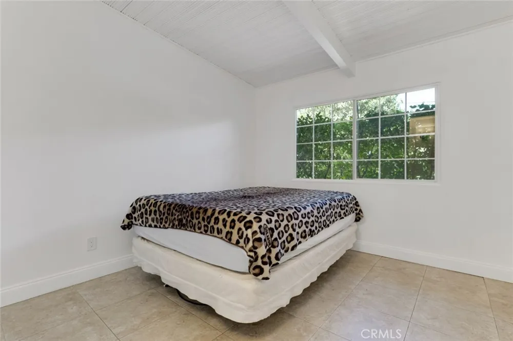 18027 Hatton Street Reseda, CA 91335