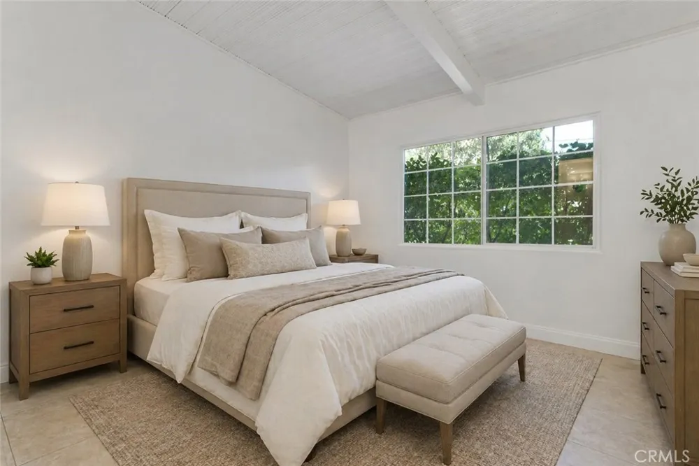 18027 Hatton Street Reseda, CA 91335