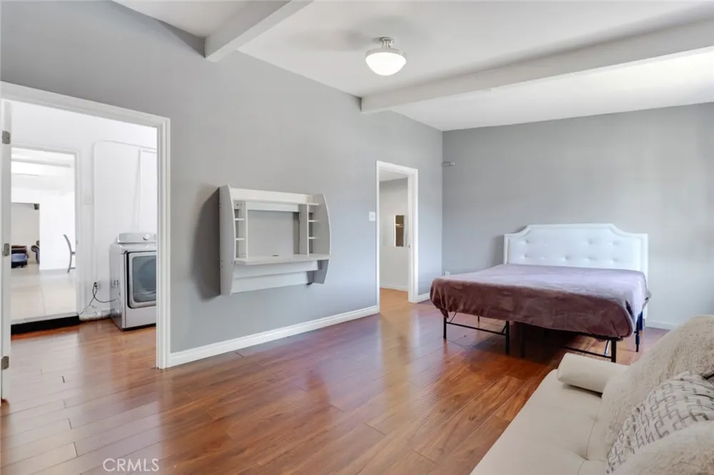18027 Hatton Street Reseda, CA 91335