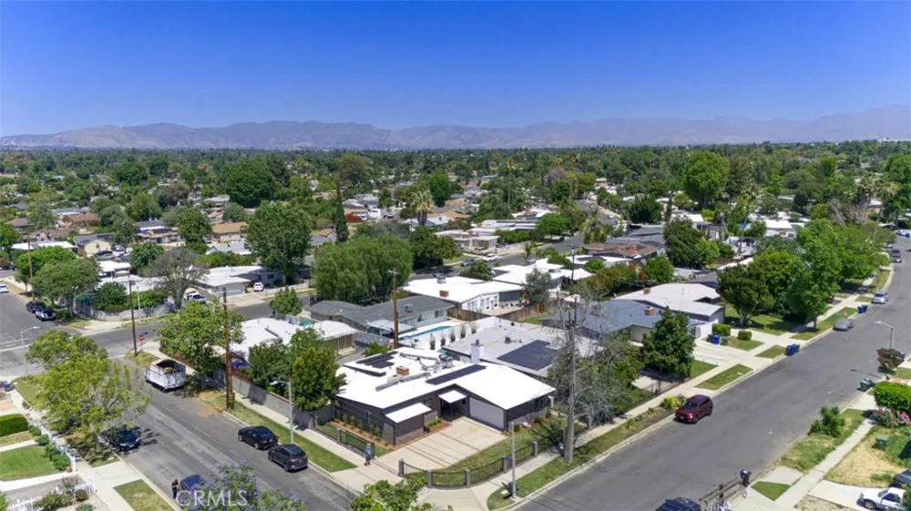18027 Hatton Street Reseda, CA 91335