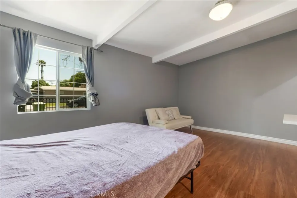 18027 Hatton Street Reseda, CA 91335