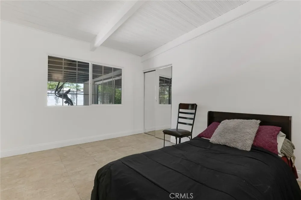 18027 Hatton Street Reseda, CA 91335