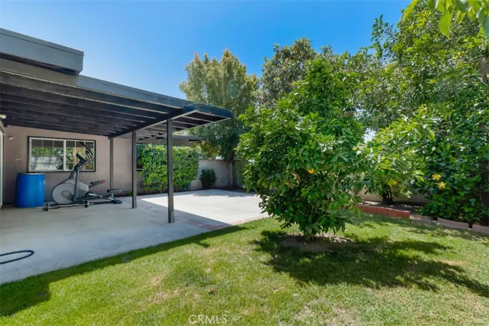18027 Hatton Street Reseda, CA 91335