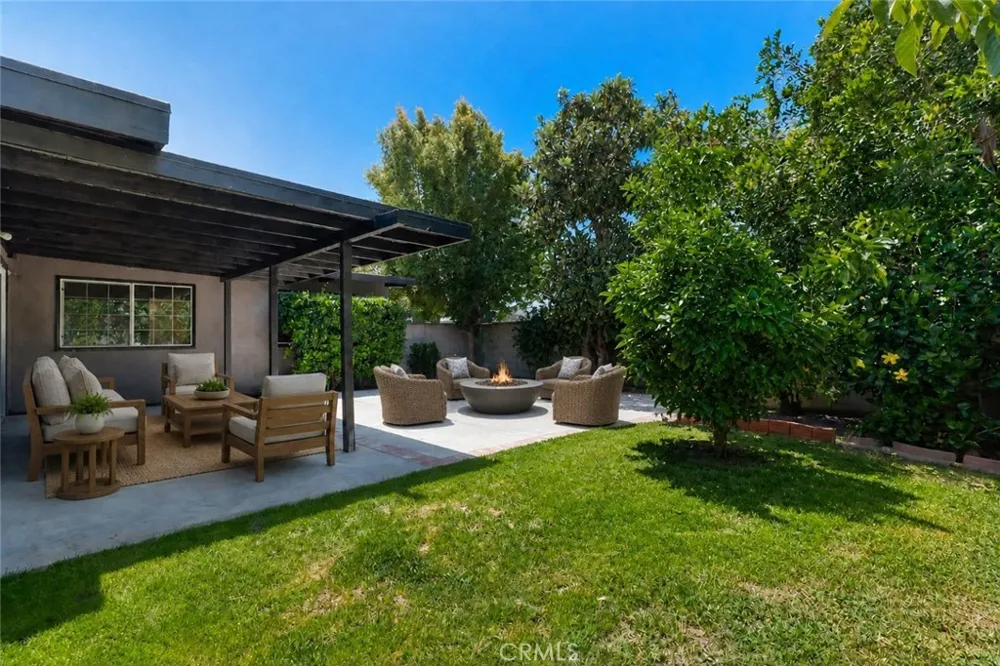 18027 Hatton Street Reseda, CA 91335