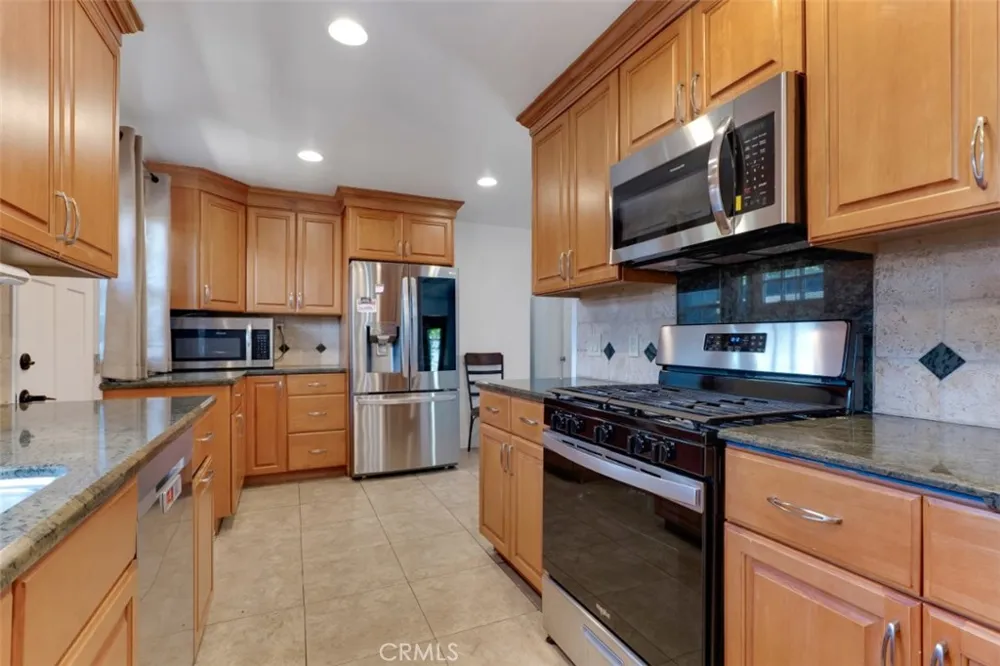 18027 Hatton Street Reseda, CA 91335