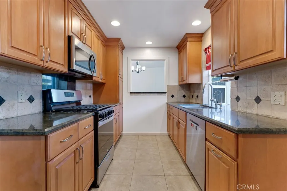18027 Hatton Street Reseda, CA 91335