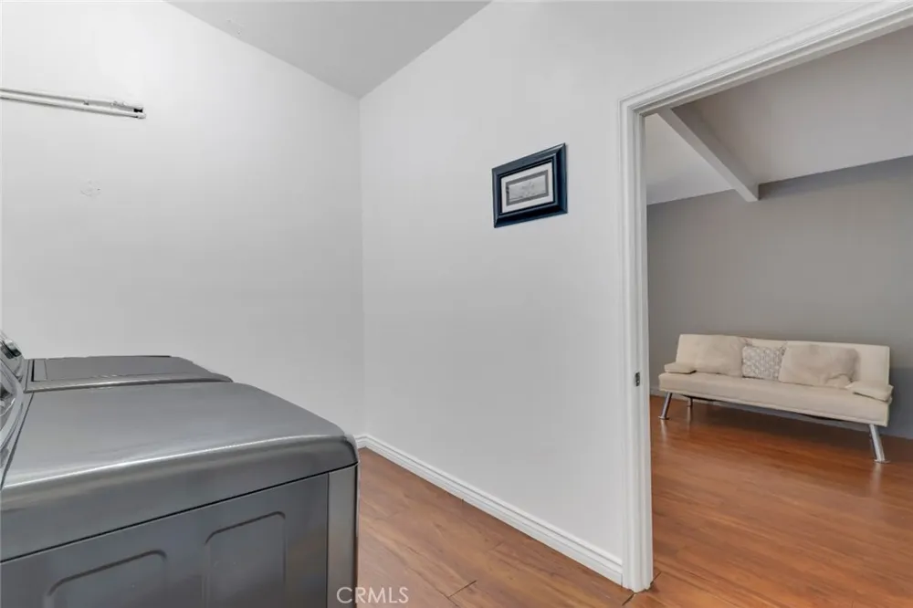 18027 Hatton Street Reseda, CA 91335