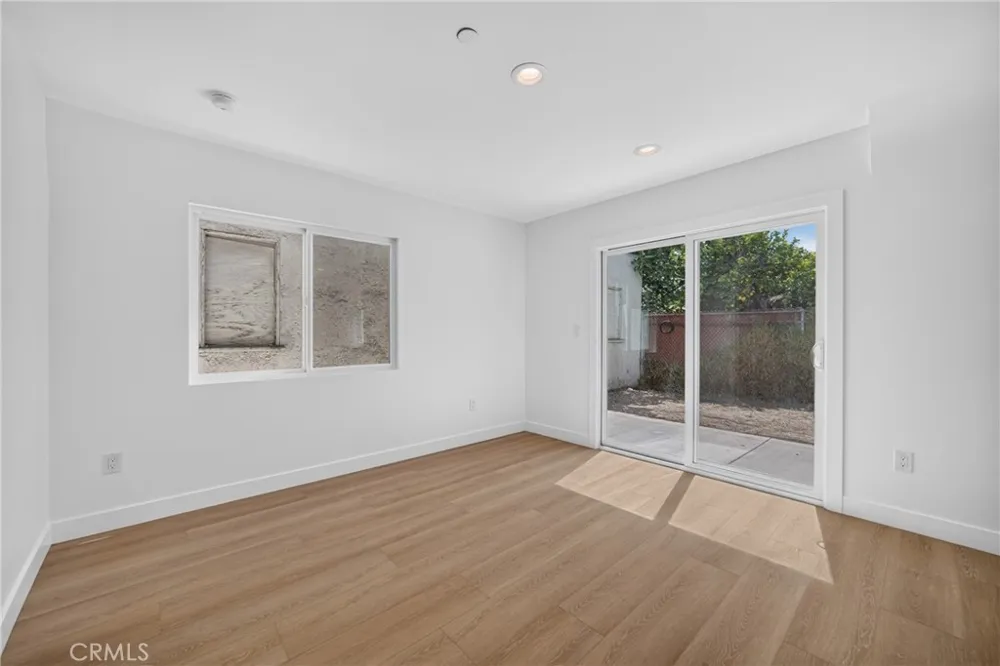 2937 10th Avenue Los Angeles, CA 90018