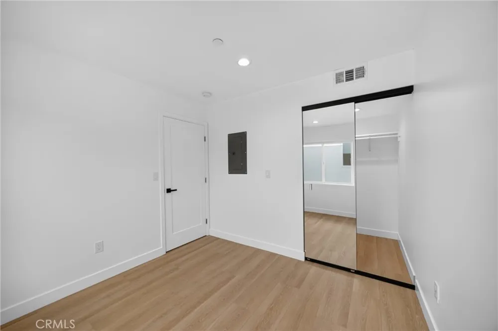 2937 10th Avenue Los Angeles, CA 90018