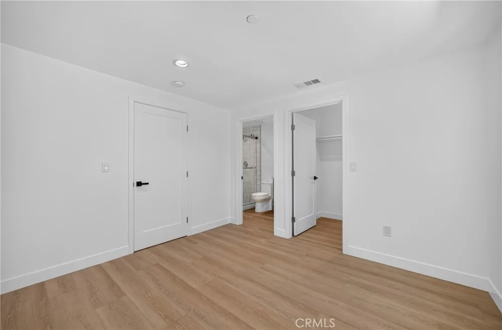 2937 10th Avenue Los Angeles, CA 90018