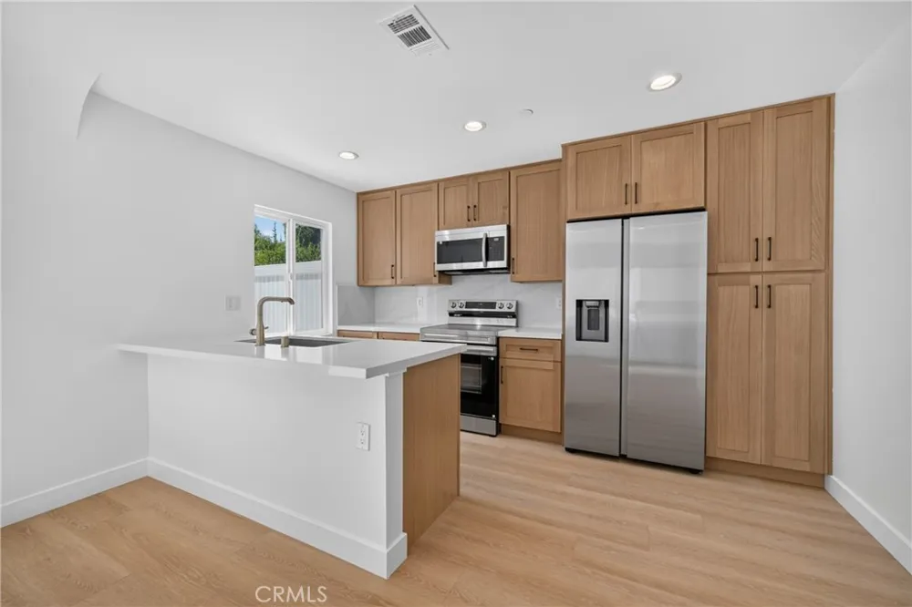 2937 10th Avenue Los Angeles, CA 90018