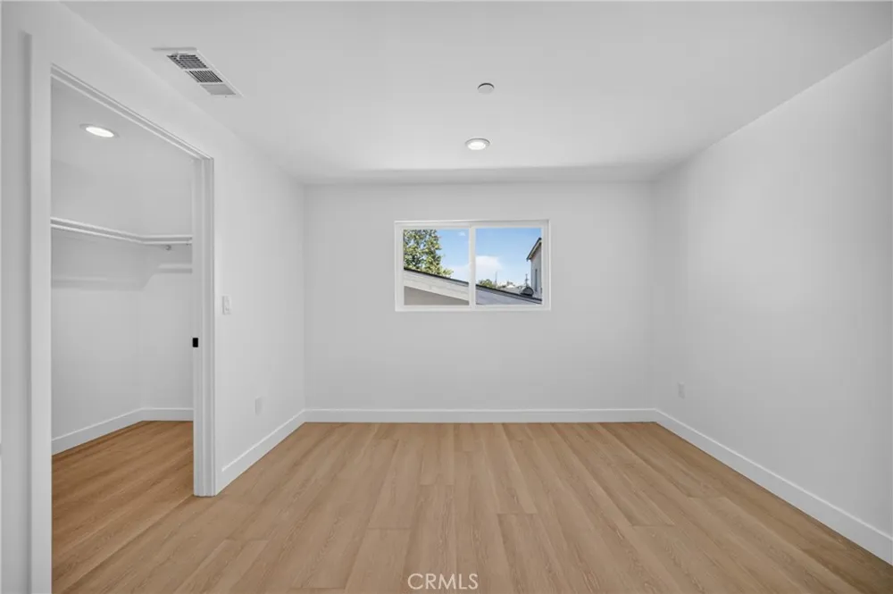 2937 10th Avenue Los Angeles, CA 90018