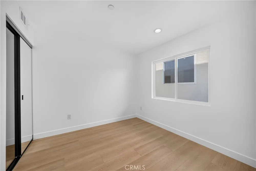 2937 10th Avenue Los Angeles, CA 90018