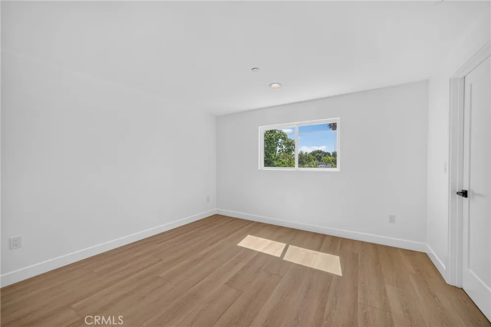 2937 10th Avenue Los Angeles, CA 90018