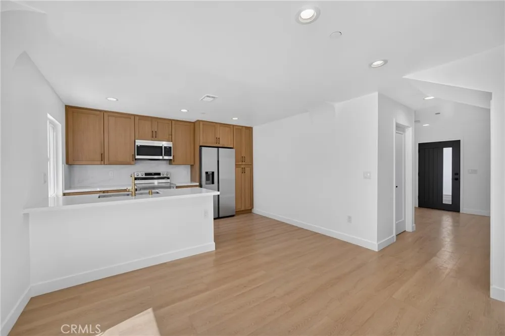 2937 10th Avenue Los Angeles, CA 90018