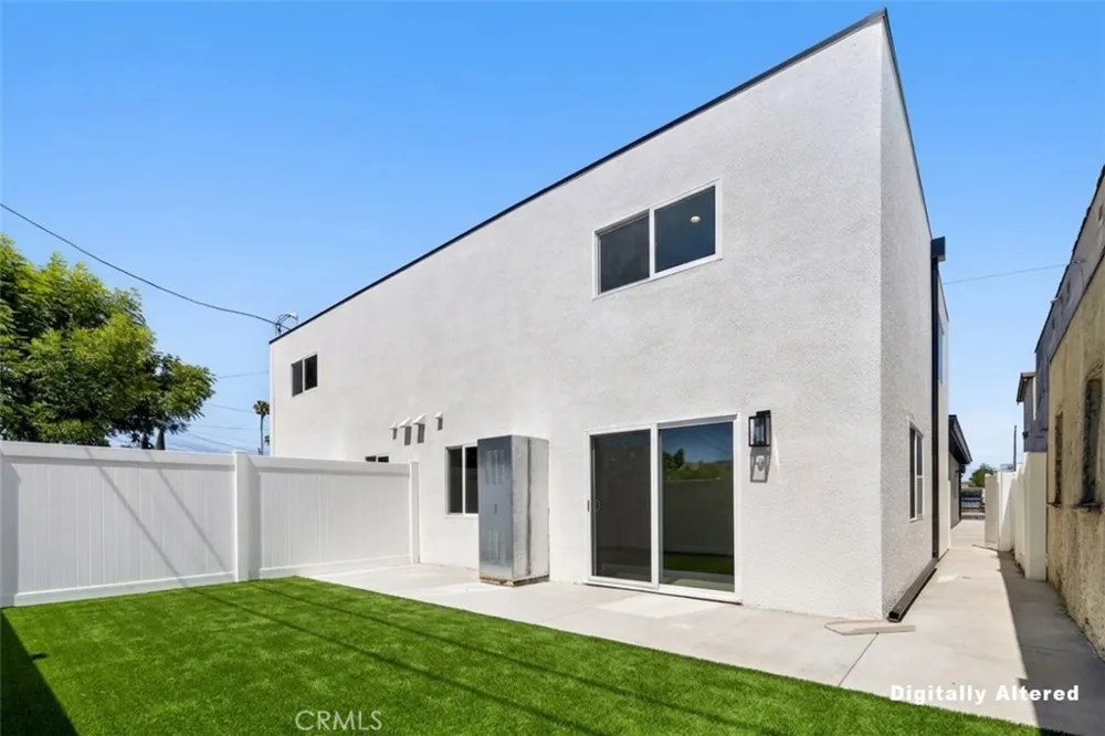 2937 10th Avenue Los Angeles, CA 90018