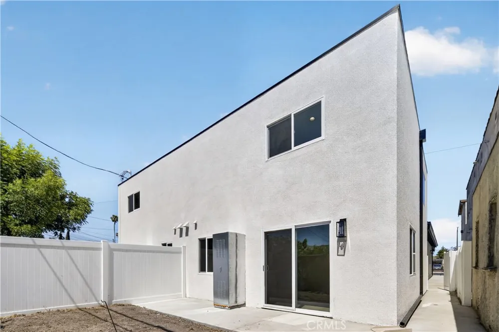 2937 10th Avenue Los Angeles, CA 90018