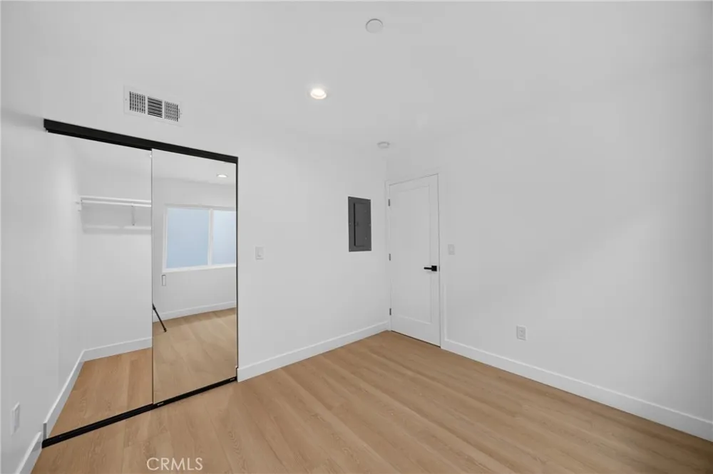 2939 10th Avenue Los Angeles, CA 90018