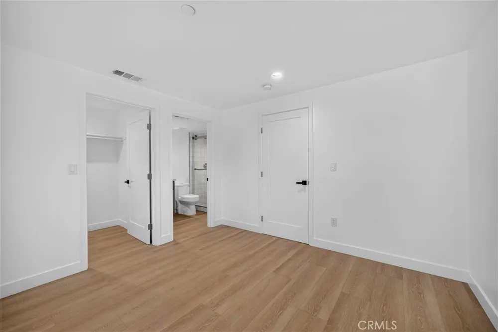 2939 10th Avenue Los Angeles, CA 90018