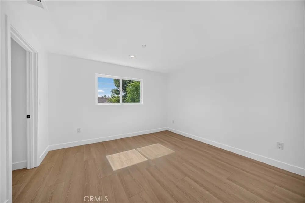 2939 10th Avenue Los Angeles, CA 90018