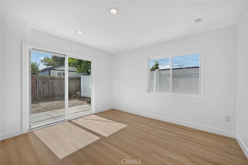 2939 10th Avenue Los Angeles, CA 90018