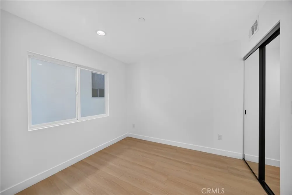2939 10th Avenue Los Angeles, CA 90018