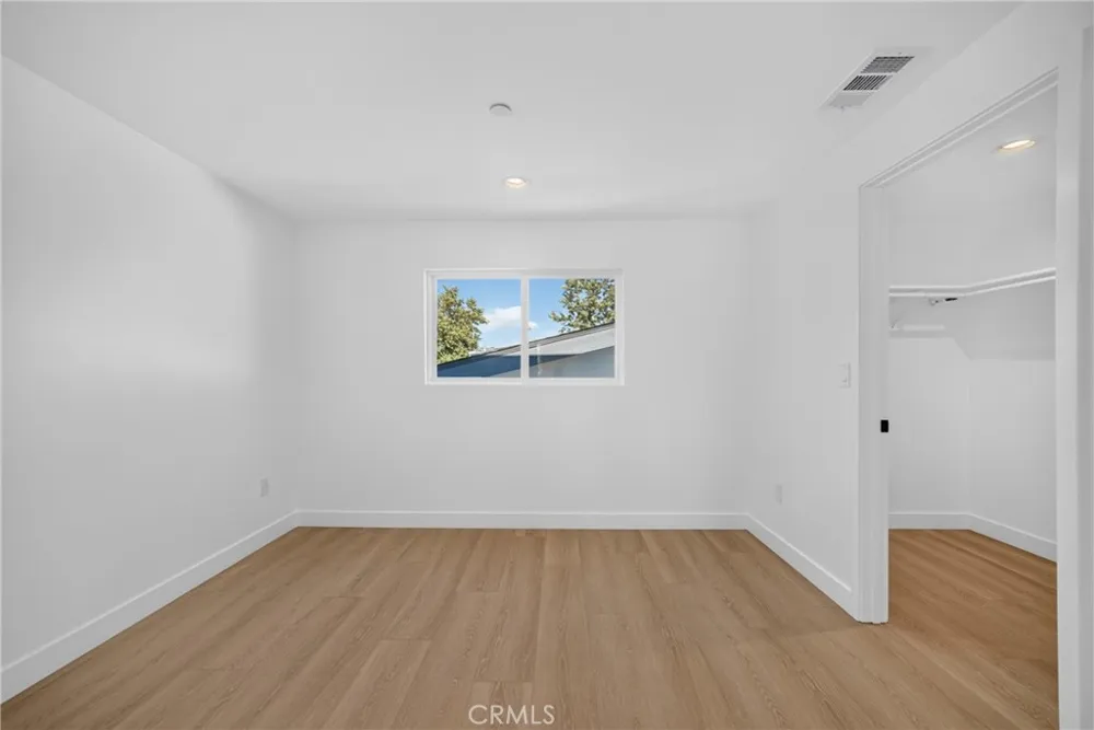 2939 10th Avenue Los Angeles, CA 90018
