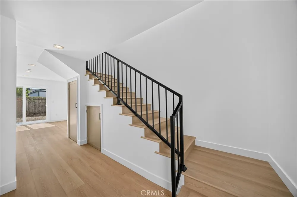 2939 10th Avenue Los Angeles, CA 90018